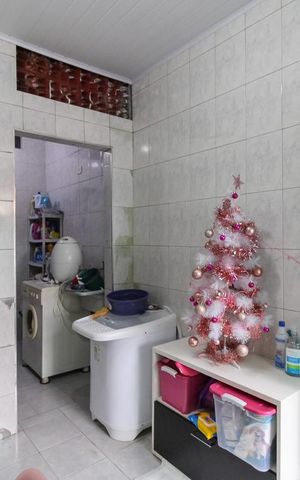 Casa à venda com 230m², 4 quartos e sem vaga Casa à venda com 230m², 4 quartos e sem vagaSala