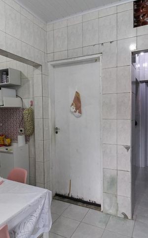 Casa à venda com 230m², 4 quartos e sem vaga Casa à venda com 230m², 4 quartos e sem vagaSala