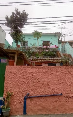 Casa à venda com 230m², 4 quartos e sem vaga Casa à venda com 230m², 4 quartos e sem vagaFachada