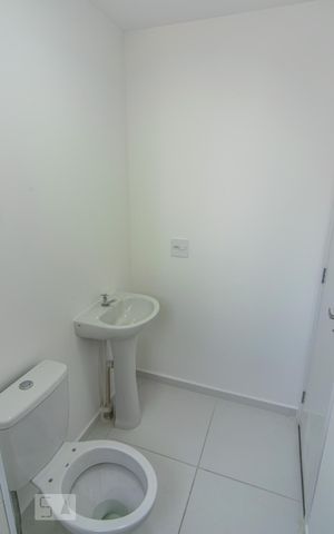 Apartamento para alugar com 44m², 2 quartos e sem vaga Apartamento para alugar com 44m², 2 quartos e sem vagaBanheiro