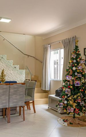 Casa de condomínio à venda com 96m², 3 quartos e 2 vagas Casa de condomínio à venda com 96m², 3 quartos e 2 vagasSala