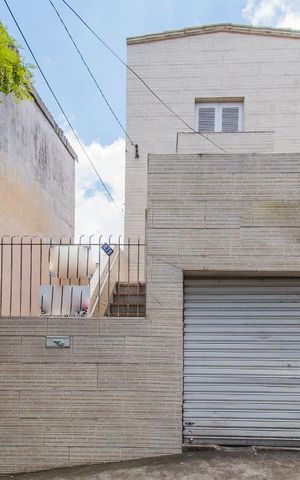 Casa à venda com 196m², 2 quartos e sem vagaFachada