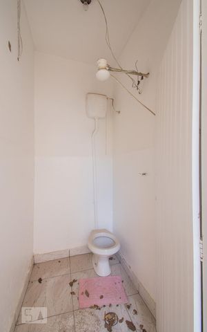 Casa à venda com 196m², 2 quartos e sem vagaBanheiro de Serviço