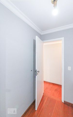 Apartamento à venda com 190m², 5 quartos e 2 vagas Apartamento à venda com 190m², 5 quartos e 2 vagasQuarto de Serviço