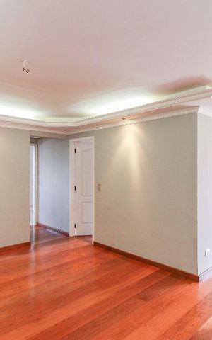 Apartamento à venda com 190m², 5 quartos e 2 vagas Apartamento à venda com 190m², 5 quartos e 2 vagasSala de Jantar