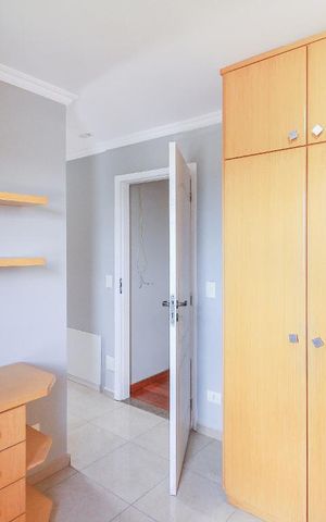 Apartamento à venda com 190m², 5 quartos e 2 vagas Apartamento à venda com 190m², 5 quartos e 2 vagasCloset da Suíte 1