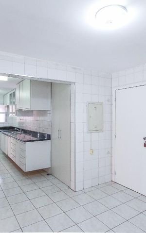 Apartamento à venda com 190m², 5 quartos e 2 vagas Apartamento à venda com 190m², 5 quartos e 2 vagasCozinha