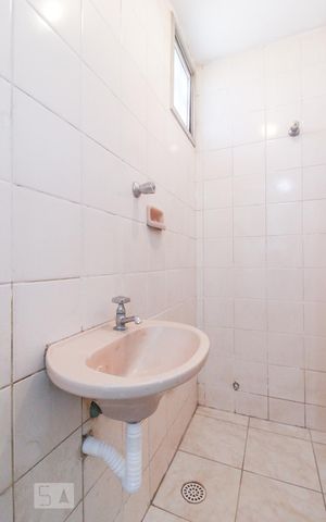 Apartamento à venda com 190m², 5 quartos e 2 vagas Apartamento à venda com 190m², 5 quartos e 2 vagasBanheiro de Serviço 1