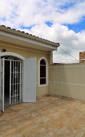 Casa à venda com 230m², 3 quartos e 2 vagasVaranda do Quarto