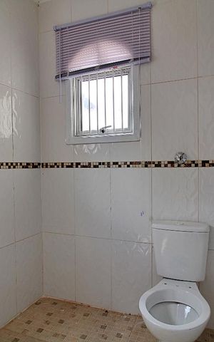 Casa à venda com 230m², 3 quartos e 2 vagasBanheiro da Suíte 1
