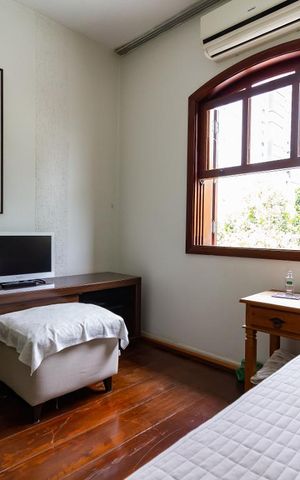 Casa à venda com 310m², 3 quartos e 2 vagas Casa à venda com 310m², 3 quartos e 2 vagasQuarto 1