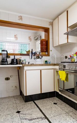 Casa à venda com 310m², 3 quartos e 2 vagas Casa à venda com 310m², 3 quartos e 2 vagasCozinha