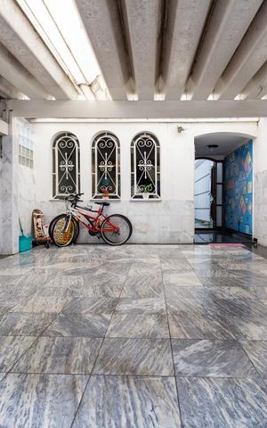 Casa à venda com 310m², 3 quartos e 2 vagas Casa à venda com 310m², 3 quartos e 2 vagasGaragem