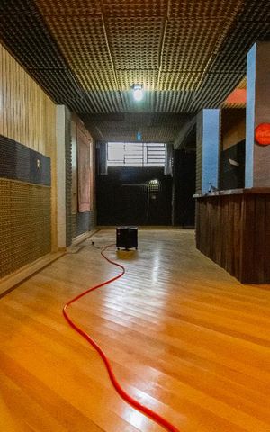 Casa à venda com 310m², 3 quartos e 2 vagas Casa à venda com 310m², 3 quartos e 2 vagasStudio