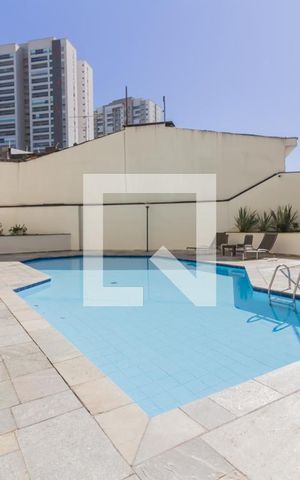 Apartamento à venda com 83m², 3 quartos e 2 vagas Apartamento à venda com 83m², 3 quartos e 2 vagasÁrea Comum - Piscina