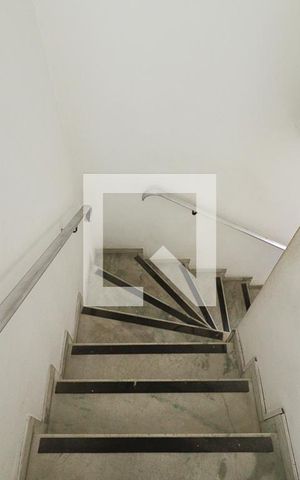 Casa à venda com 130m², 3 quartos e 2 vagasEscada