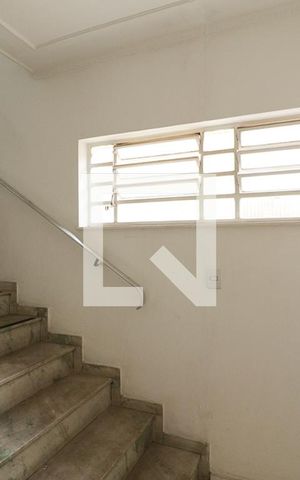 Casa à venda com 130m², 3 quartos e 2 vagasEscada