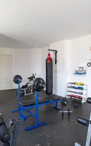 Apartamento à venda com 93m², 3 quartos e 4 vagas Apartamento à venda com 93m², 3 quartos e 4 vagasÁrea comum - Academia