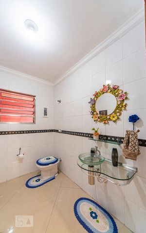 Casa à venda com 273m², 4 quartos e 3 vagas Casa à venda com 273m², 4 quartos e 3 vagasLavabo