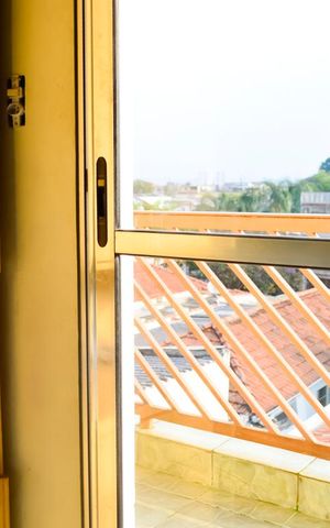 Casa à venda com 249m², 3 quartos e 3 vagas Casa à venda com 249m², 3 quartos e 3 vagasCasa Fundos Quarto 1 Varanda