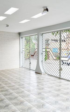 Casa à venda com 249m², 3 quartos e 3 vagas Casa à venda com 249m², 3 quartos e 3 vagasGaragem Vista Portão