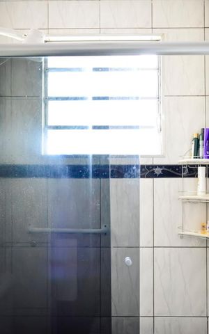 Casa à venda com 249m², 3 quartos e 3 vagas Casa à venda com 249m², 3 quartos e 3 vagasCasa Fundos Banheiro Box de Vidro