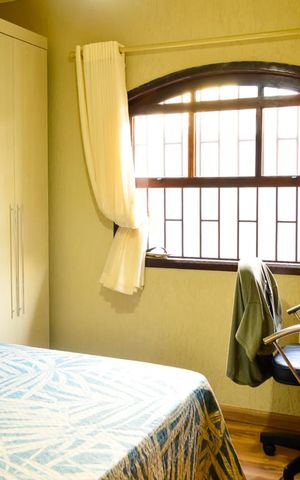 Casa à venda com 249m², 3 quartos e 3 vagas Casa à venda com 249m², 3 quartos e 3 vagasQuarto 2 Janela
