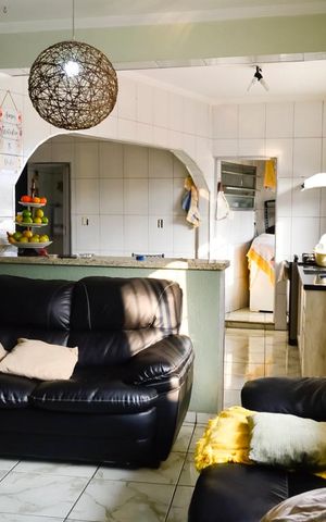 Casa à venda com 249m², 3 quartos e 3 vagas Casa à venda com 249m², 3 quartos e 3 vagasCasa Fundos Sala e Cozinha
