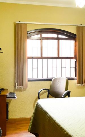 Casa à venda com 249m², 3 quartos e 3 vagas Casa à venda com 249m², 3 quartos e 3 vagasQuarto 1 Janela