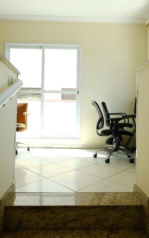 Casa para alugar com 190m², 4 quartos e 1 vagaEscada