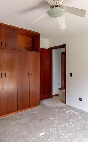 Casa de condomínio à venda com 583m², 5 quartos e 4 vagas Casa de condomínio à venda com 583m², 5 quartos e 4 vagasQuarto 3