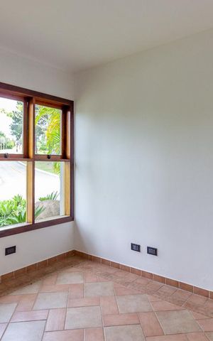 Casa de condomínio à venda com 583m², 5 quartos e 4 vagas Casa de condomínio à venda com 583m², 5 quartos e 4 vagasÁrea Externa - Sala