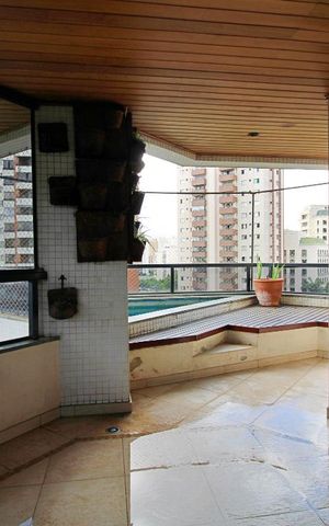 Apartamento à venda com 240m², 3 quartos e 3 vagasVaranda da Sala