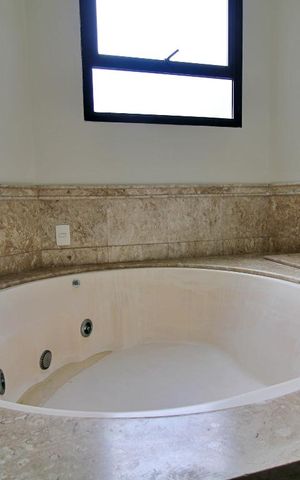 Apartamento à venda com 240m², 3 quartos e 3 vagasBanheiro da Suíte 1