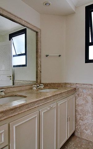 Apartamento à venda com 240m², 3 quartos e 3 vagasBanheiro da Suíte 1