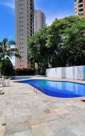 Apartamento à venda com 240m², 3 quartos e 3 vagasÁrea comum - Piscina