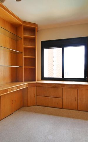 Apartamento à venda com 240m², 3 quartos e 3 vagasSuíte 2