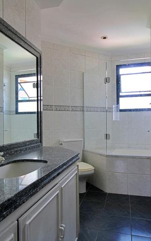 Apartamento à venda com 240m², 3 quartos e 3 vagasBanheiro
