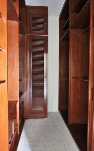 Apartamento à venda com 240m², 3 quartos e 3 vagasCloset da Suíte 1
