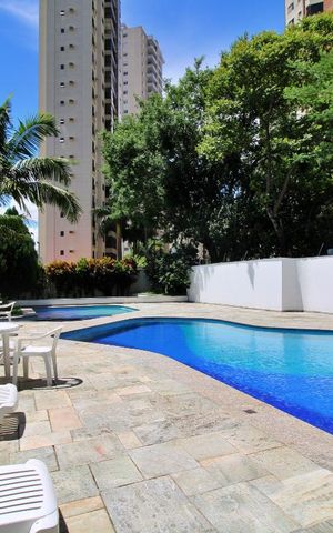 Apartamento à venda com 240m², 3 quartos e 3 vagasÁrea comum - Piscina