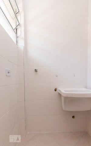 Apartamento para alugar com 42m², 2 quartos e sem vaga Apartamento para alugar com 42m², 2 quartos e sem vagaÁrea de Serviço