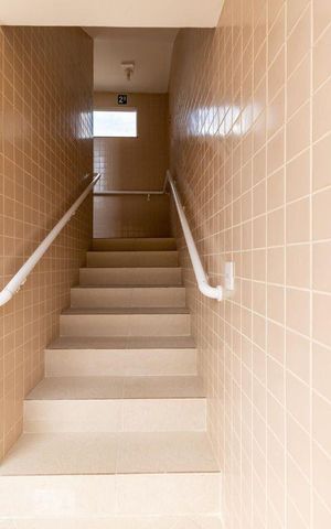 Apartamento para alugar com 42m², 2 quartos e sem vaga Apartamento para alugar com 42m², 2 quartos e sem vagaEscada