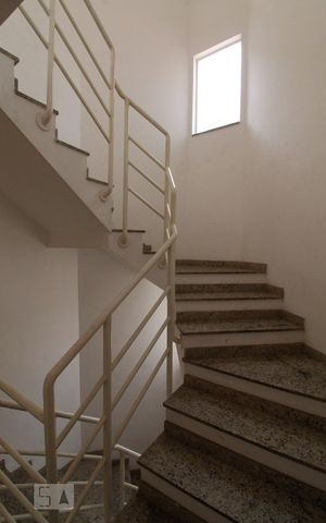 Casa à venda com 261m², 3 quartos e 4 vagasEscada