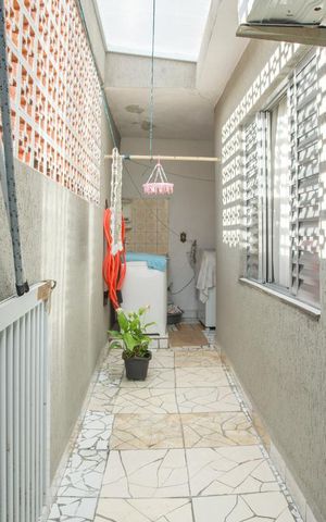 Casa à venda com 80m², 2 quartos e 1 vagaárea de serviço