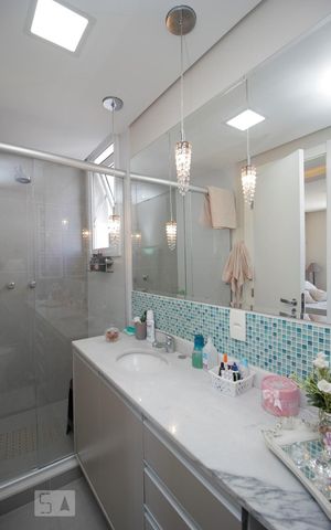 Apartamento à venda com 80m², 2 quartos e 2 vagasBanheiro da Suíte