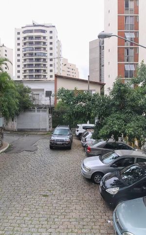 Casa à venda com 320m², 7 quartos e 2 vagas Casa à venda com 320m², 7 quartos e 2 vagasVista do Quarto 2