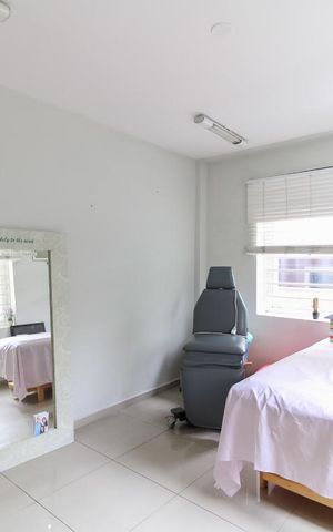 Casa à venda com 320m², 7 quartos e 2 vagas Casa à venda com 320m², 7 quartos e 2 vagasQuarto 2