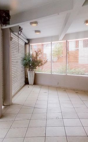 Casa à venda com 320m², 7 quartos e 2 vagas Casa à venda com 320m², 7 quartos e 2 vagasGaragem