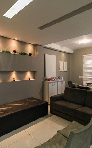 Casa à venda com 320m², 7 quartos e 2 vagas Casa à venda com 320m², 7 quartos e 2 vagasSala