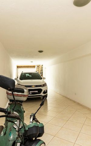Casa à venda com 125m², 2 quartos e 5 vagas Casa à venda com 125m², 2 quartos e 5 vagasGaragem
